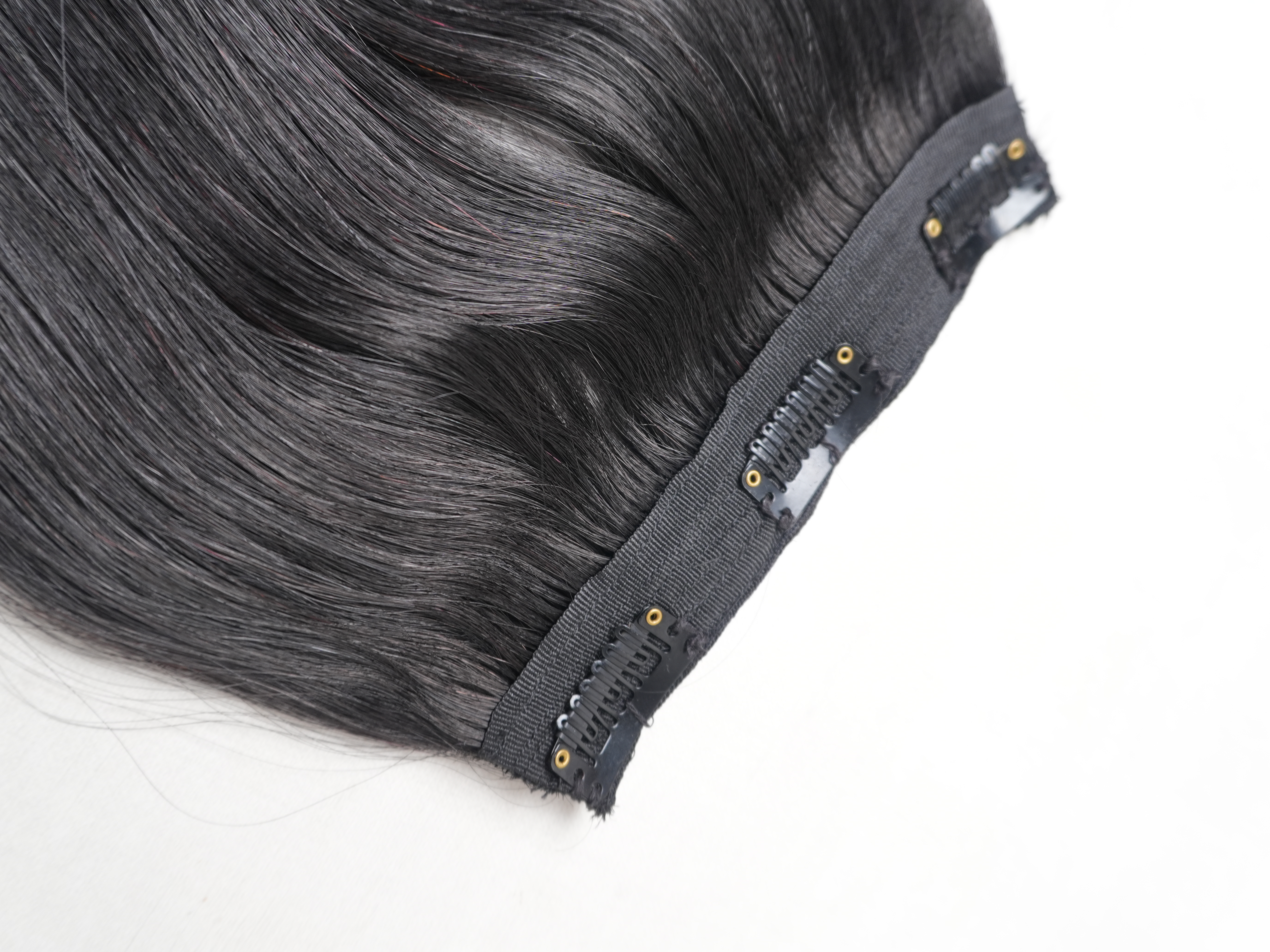 CLIP IN HAIR EXTENSION